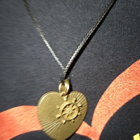 Custommade I am the creative force of my life Black M tee w Glass Heart pendant - Picture 6 of 11